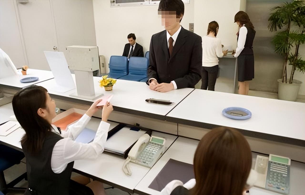 出納給自己開出170萬年終獎