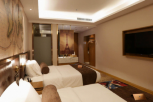 賓館回應女子被被子絆倒致骨折