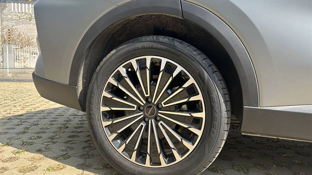 一臺(tái)不輸BBA豪華質(zhì)感的大5座SUV  還有這些亮點(diǎn)