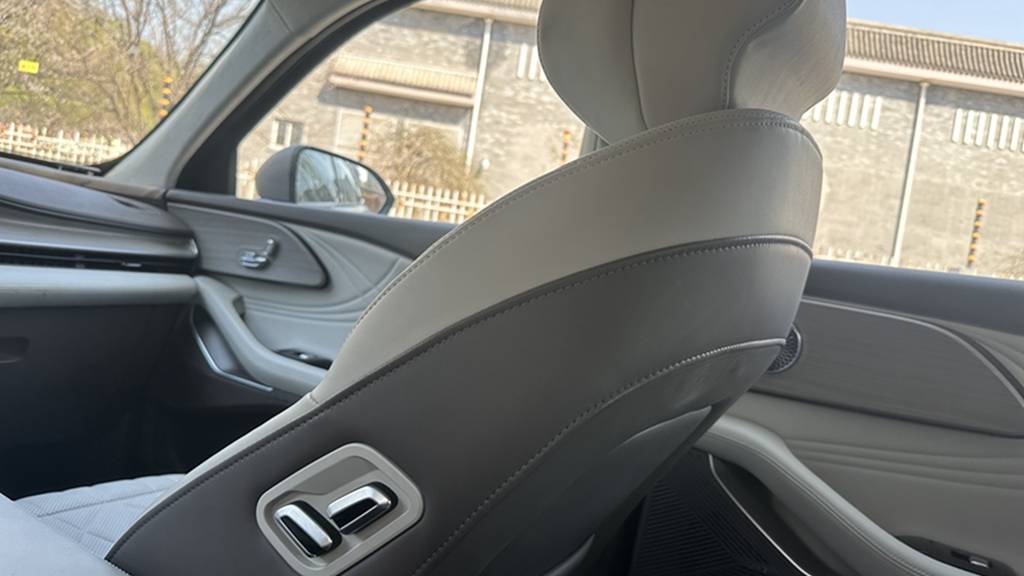 一臺(tái)不輸BBA豪華質(zhì)感的大5座SUV  還有這些亮點(diǎn)