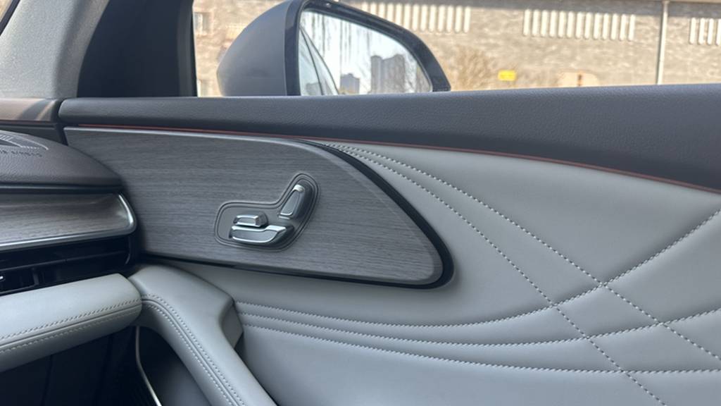 一臺(tái)不輸BBA豪華質(zhì)感的大5座SUV  還有這些亮點(diǎn)