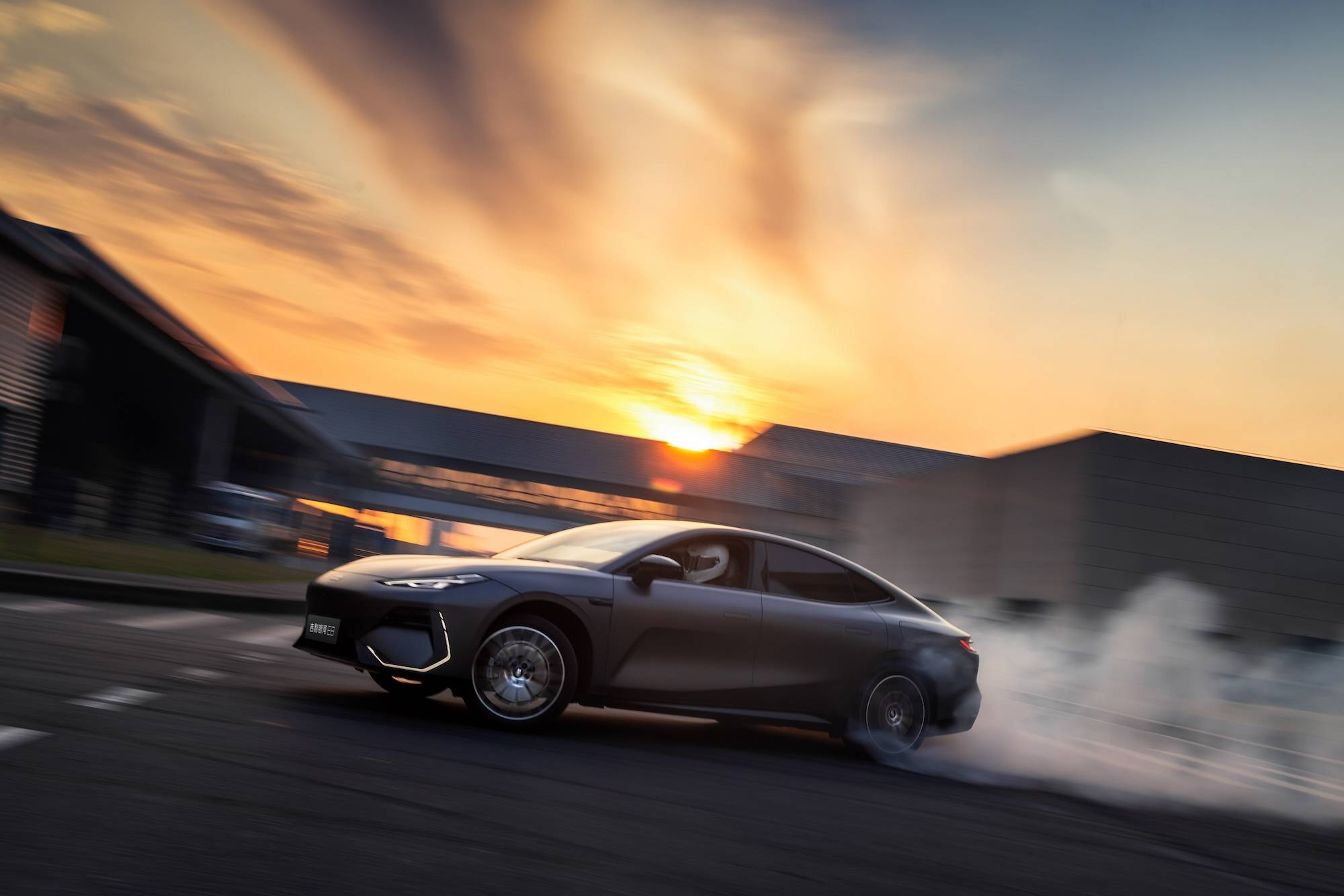 20240416_1713196939308125.jpg 銀河E8 龍騰四驅(qū).jpg