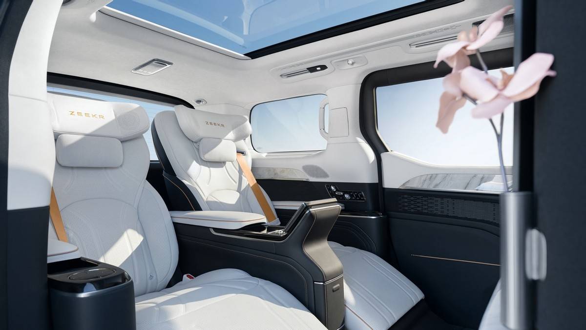 極氪009光輝開啟純電四座超豪華MPV時代,售價78.9萬元起