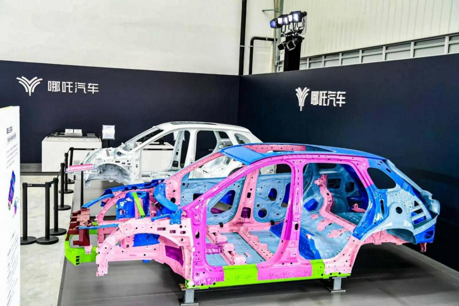 家庭智能超級增程SUV 綜合續航1300km 哪吒L“掀桌價”上市