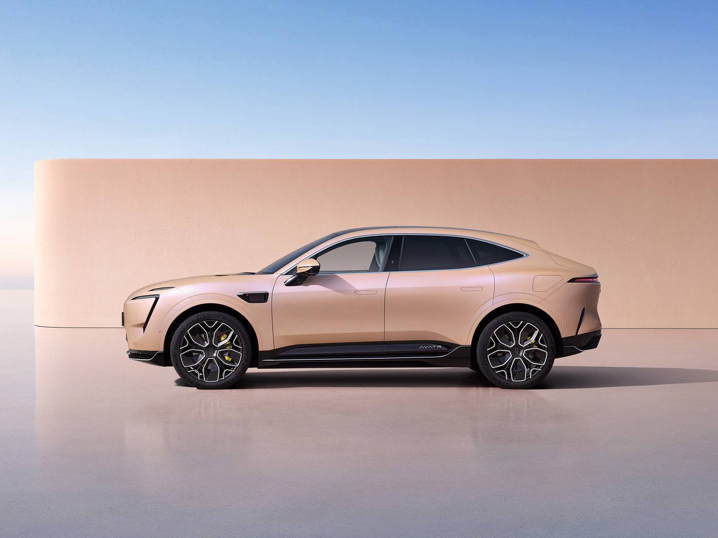 放棄ES6!730公里續(xù)航3.98秒破百,華為高階智駕標(biāo)配3個(gè)激光雷達(dá)