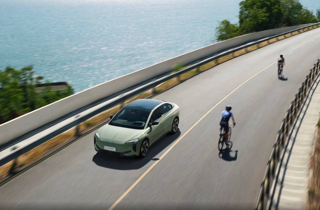 22.98萬元起售!紅旗EH7能擔當起提振品牌新能源的重任嗎?