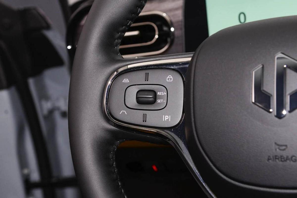 零跑全新C11到店,新車有哪些優缺點,值得買嗎?深度體驗告訴你