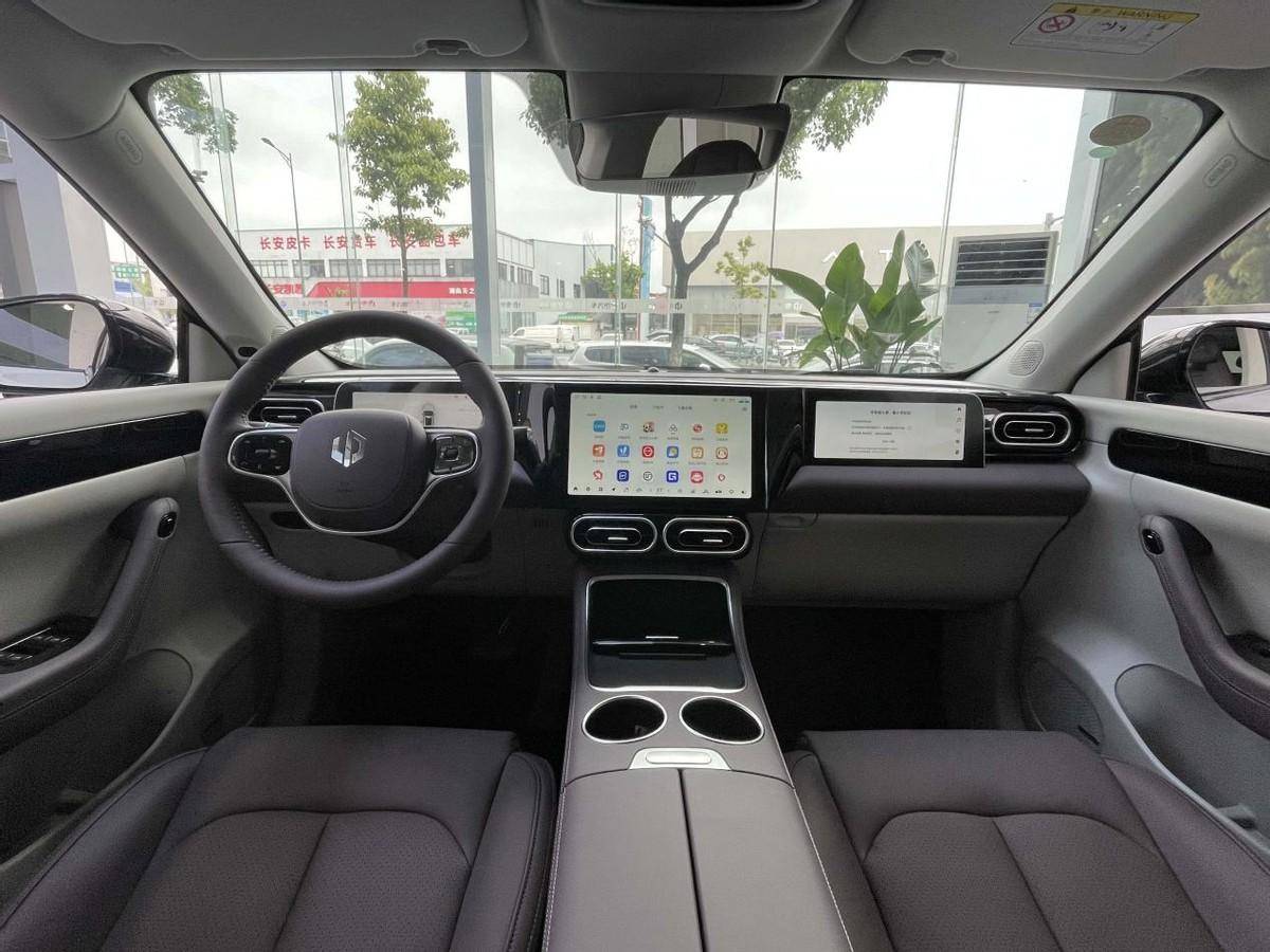 零跑全新C11到店,新車有哪些優缺點,值得買嗎?深度體驗告訴你