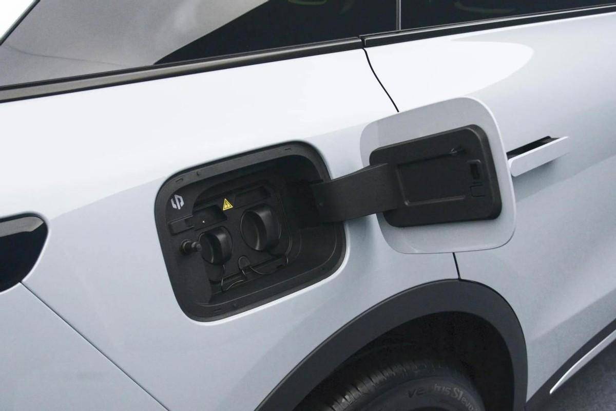 零跑全新C11到店,新車有哪些優缺點,值得買嗎?深度體驗告訴你