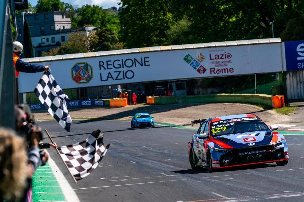 首戰告捷 現代汽車N品牌斬獲2024 TCR China揭幕戰首場冠軍