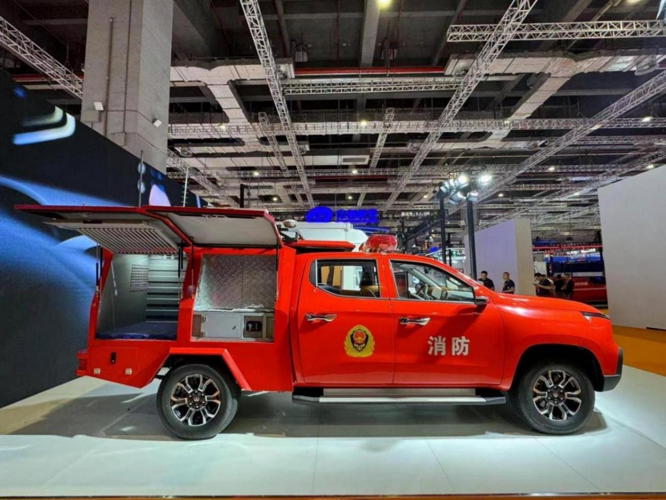 應急市場新利器,長安獵手驚艷亮相2024長三角應急博覽會