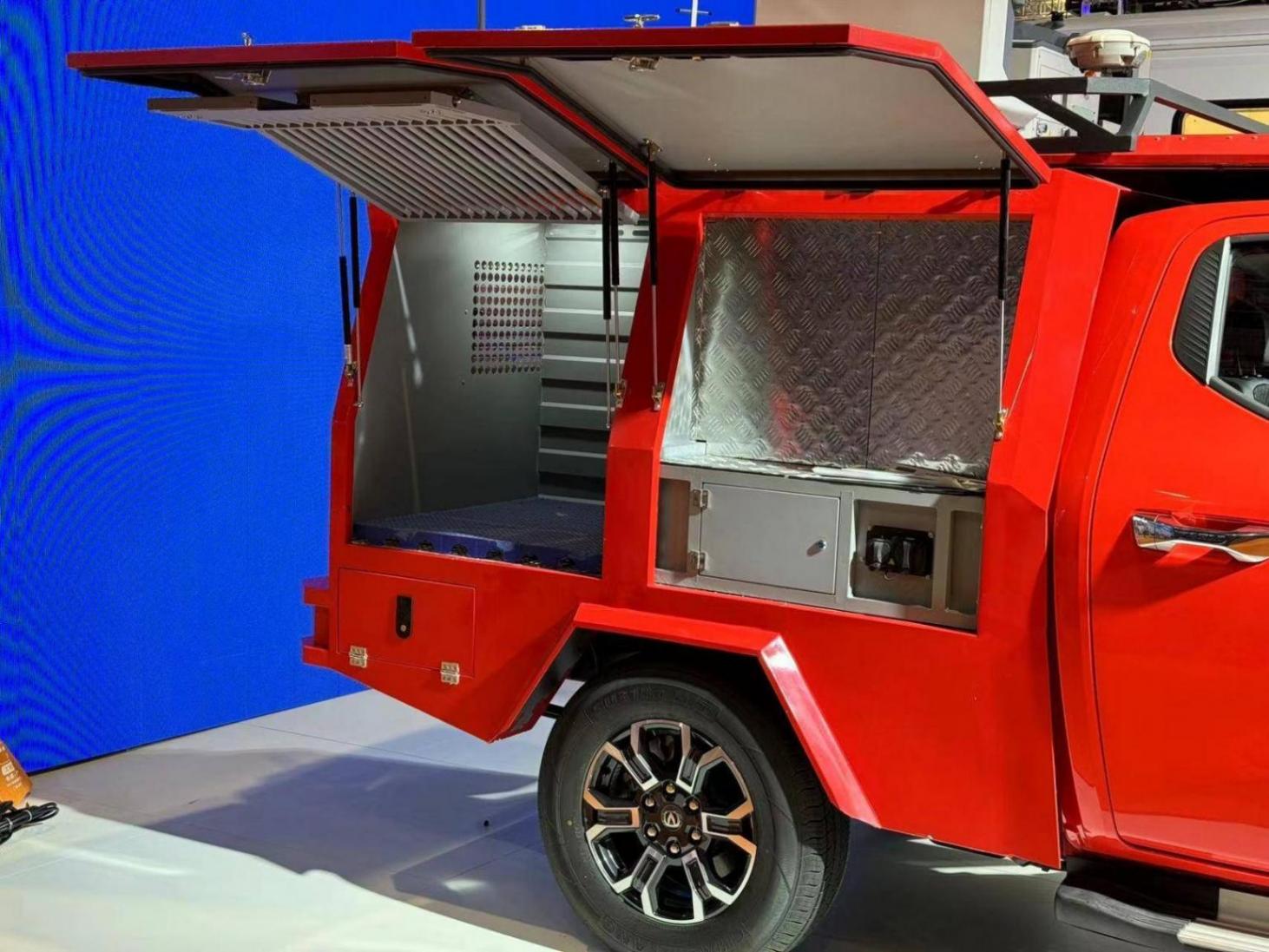 應急市場新利器,長安獵手驚艷亮相2024長三角應急博覽會