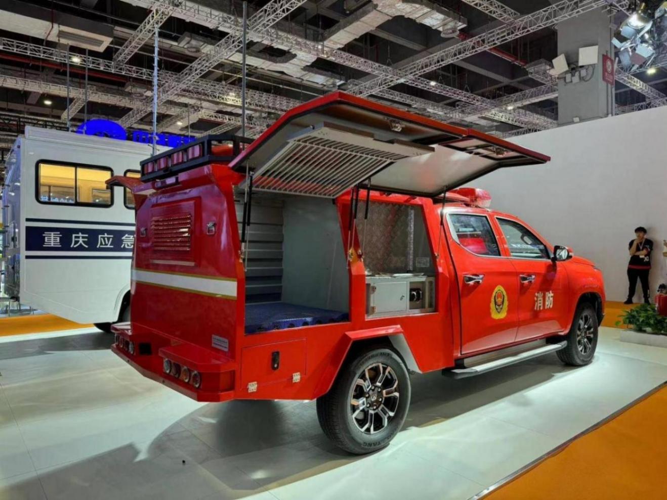 應急市場新利器,長安獵手驚艷亮相2024長三角應急博覽會
