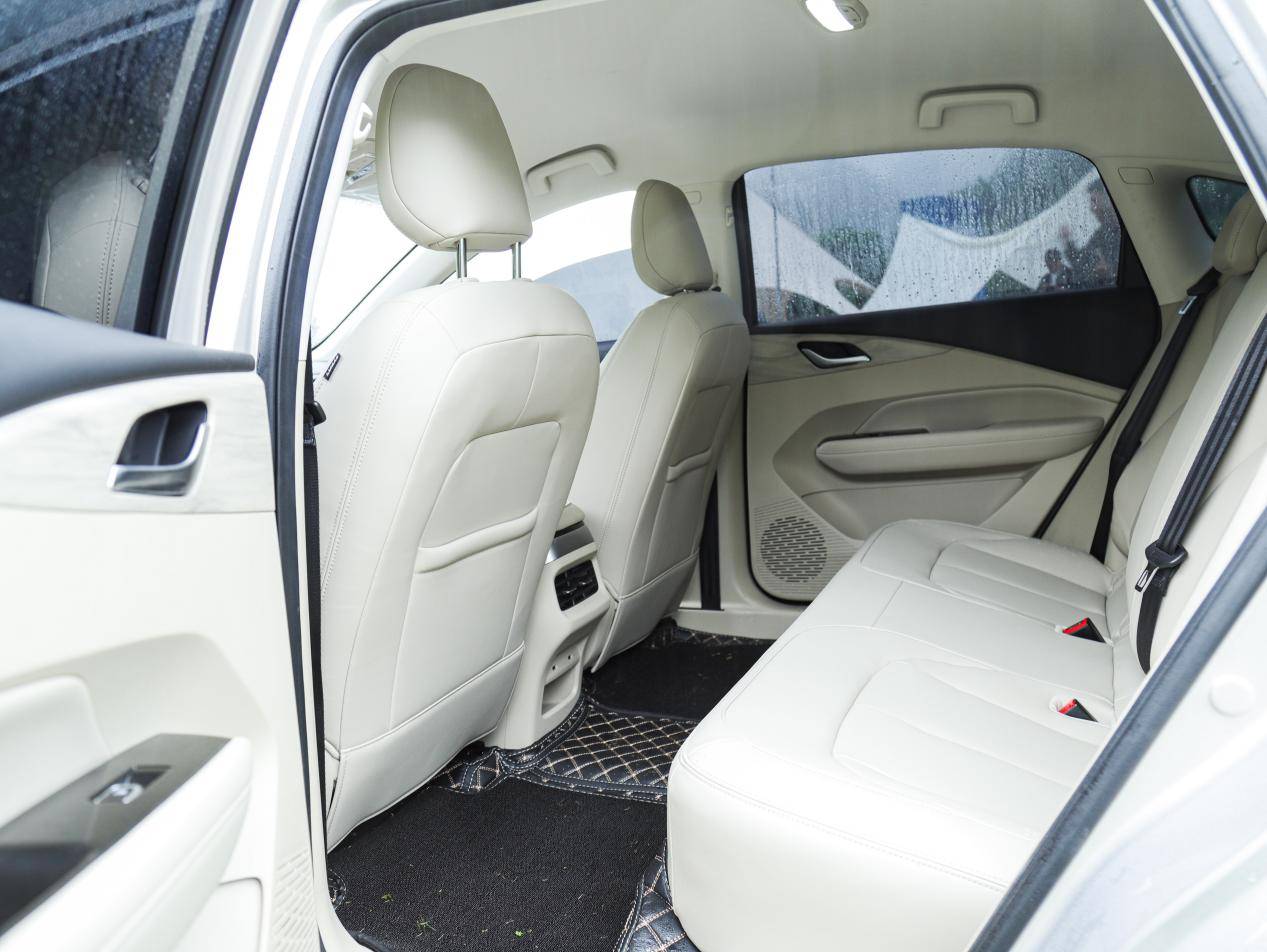 五菱星光純電版貴陽品鑒會(huì) 城市通勤車?yán)@不過的選項(xiàng)