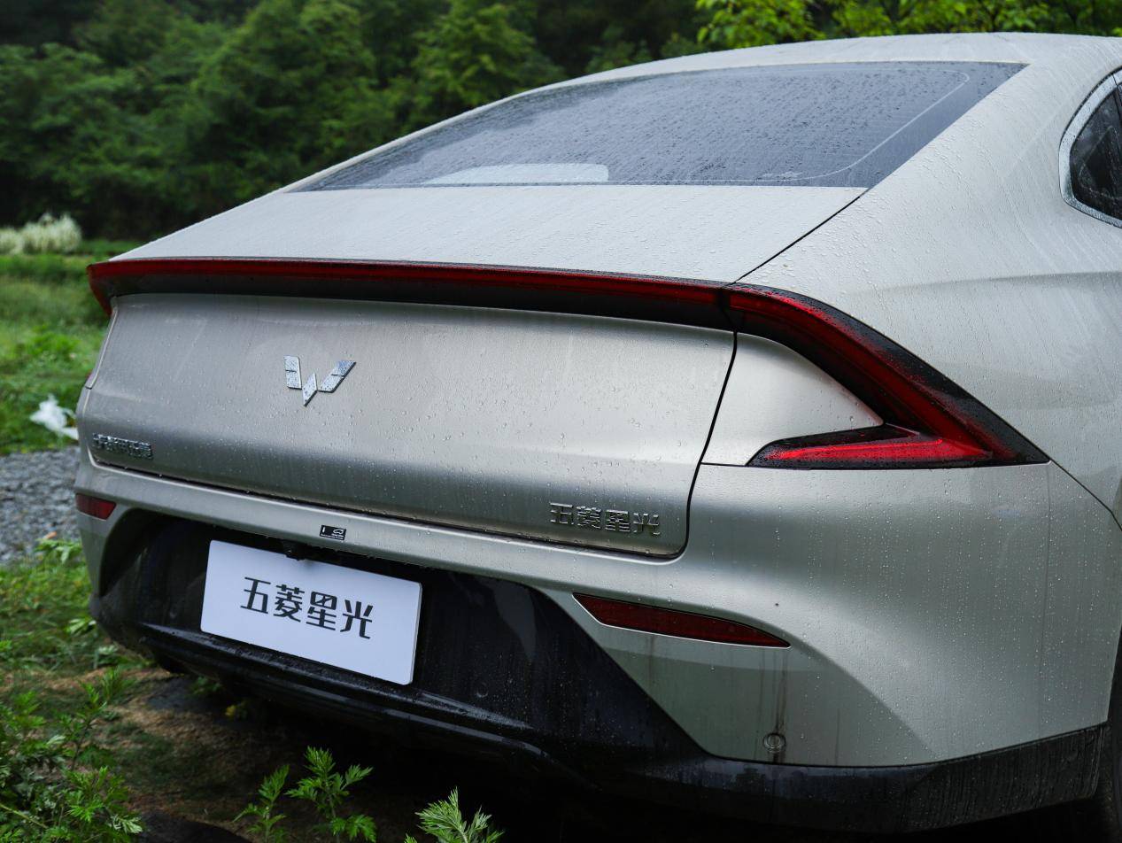 五菱星光純電版貴陽品鑒會(huì) 城市通勤車?yán)@不過的選項(xiàng)