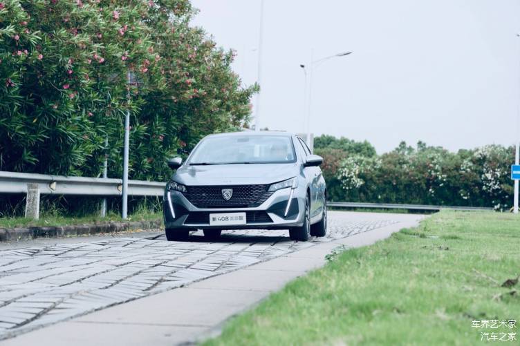 “良心車 神龍?jiān)臁庇部厝珗?“六龍座駕”駕控體驗(yàn)營燃擎開戰(zhàn)