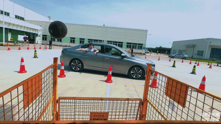 “良心車 神龍?jiān)臁庇部厝珗?“六龍座駕”駕控體驗(yàn)營燃擎開戰(zhàn)