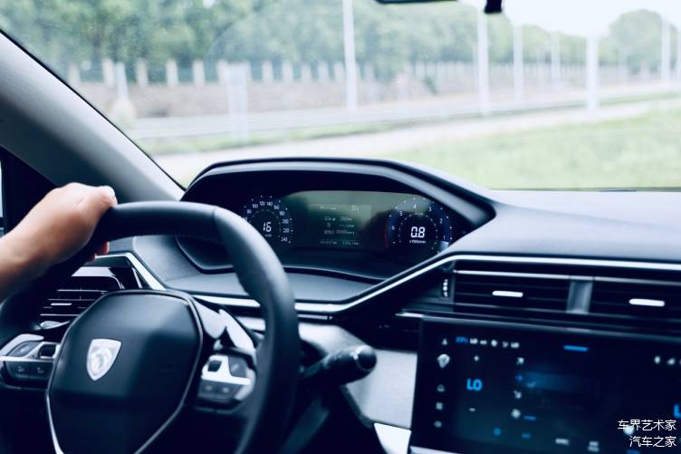 “良心車 神龍?jiān)臁庇部厝珗?“六龍座駕”駕控體驗(yàn)營燃擎開戰(zhàn)