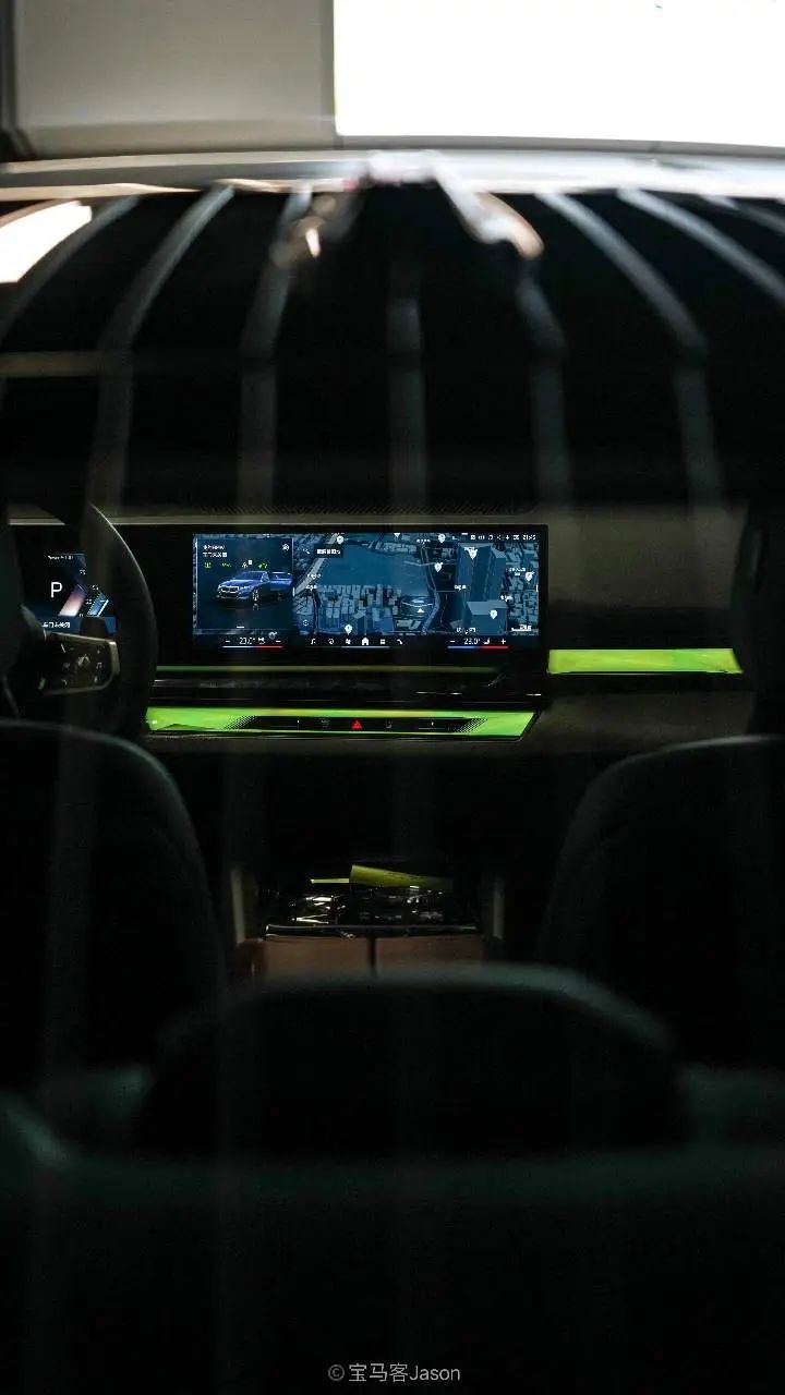 實拍全新寶馬5系|“普通人的天花板”?還是事業(yè)起步的見證者?