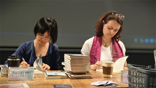 何雨珈自述:我做翻譯的十五年