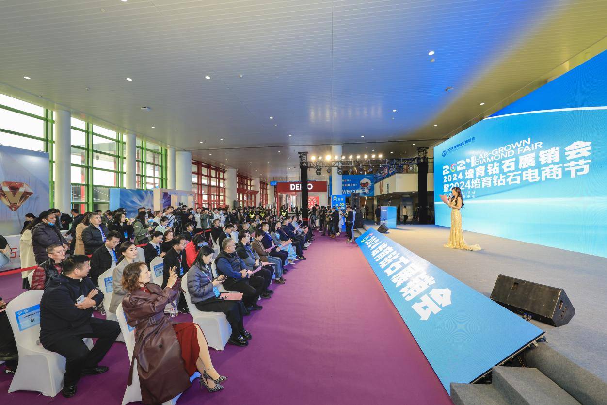 以“質”賦能,向“新”發展——2024鄭州國際車展今日開幕!