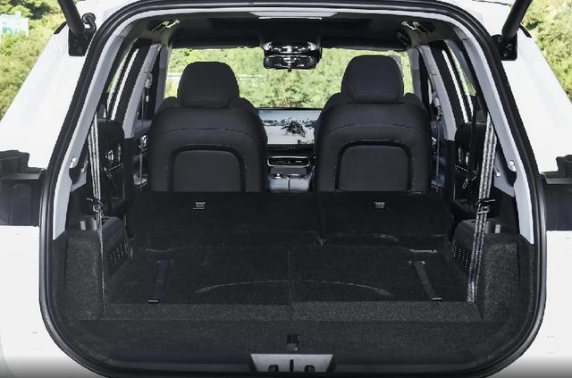 后排放倒能放床，大五座空間布局，瑞虎8 PLUS是不是同價位優選？-有駕