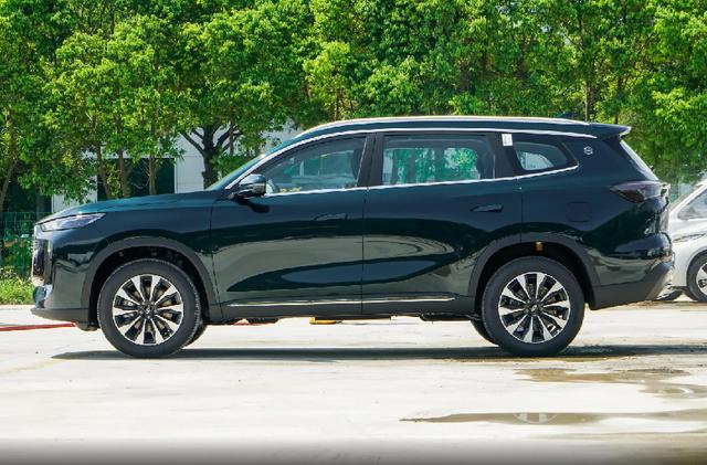 后排放倒能放床，大五座空間布局，瑞虎8 PLUS是不是同價位優選？-有駕