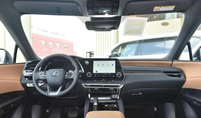 雷克薩斯也走親民路線，2.0T版本的RX，起售價只要35萬-有駕