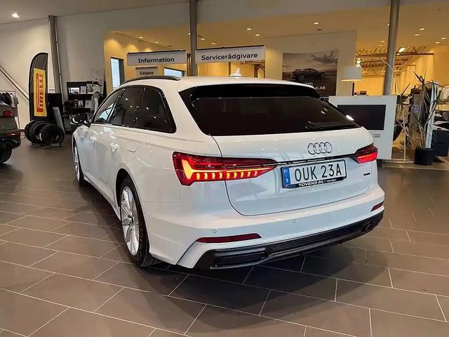 實拍奧迪A6旅行版，白色漆面更加時尚-有駕