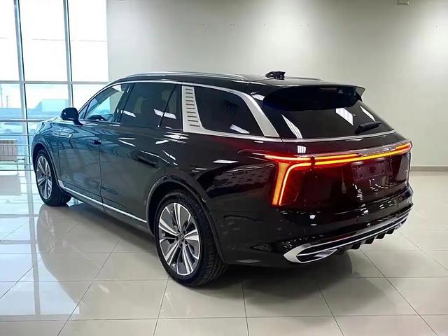 紅旗E-HS9霸氣登場，豪華大氣的設計，競爭凱雷德-有駕