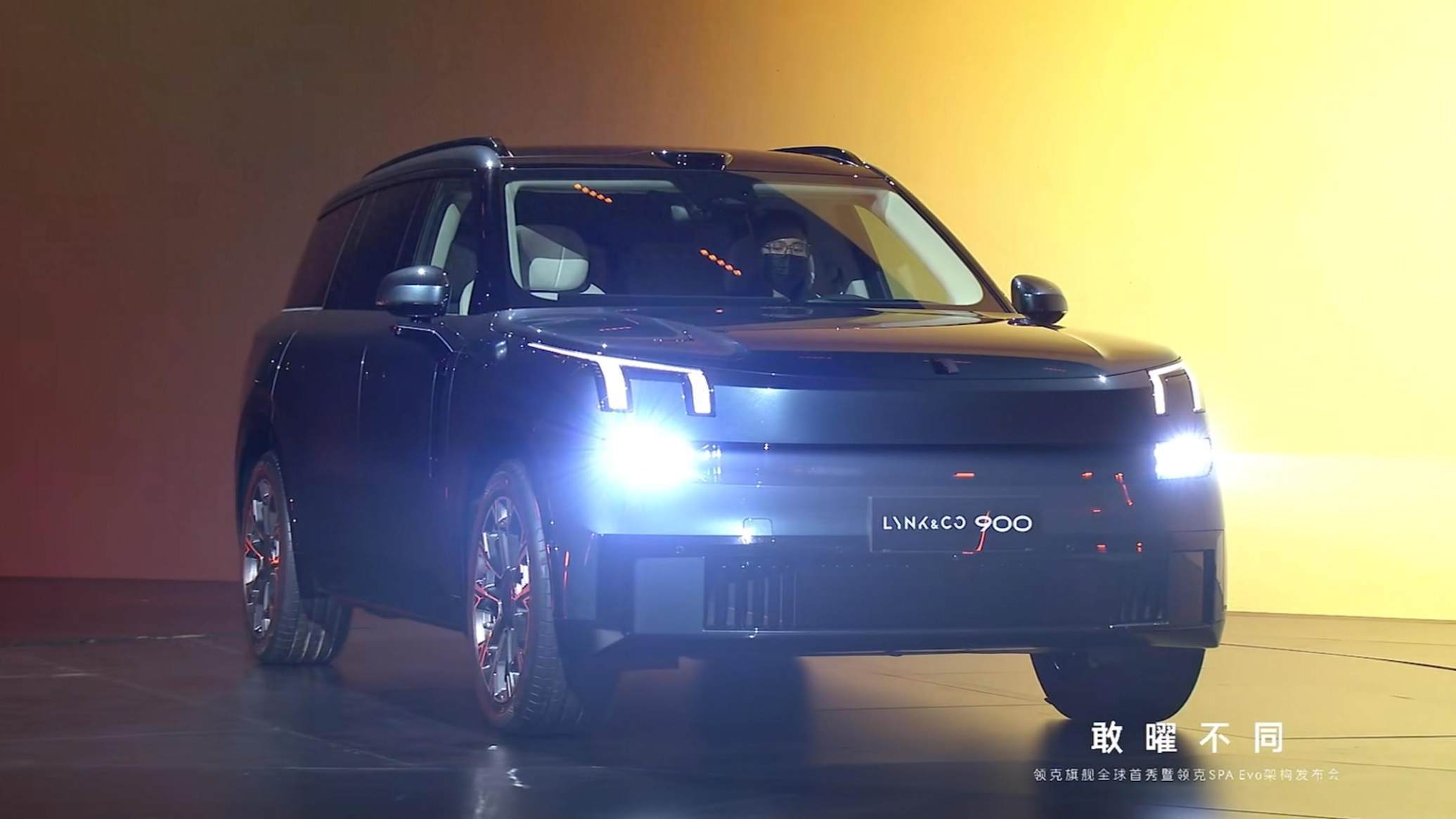 “杭州攬勝”首發,雙30吋屏、天地門、后輪轉向,40萬起能賣爆?