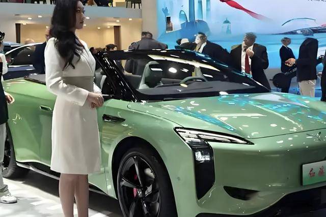 一汽紅旗一次大膽嘗試,三門轎跑車身,車長4990mm,軟頂敞篷設計