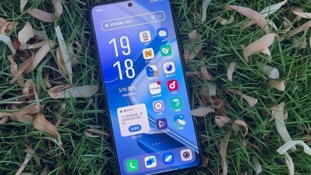 vivo悄然上架新機,6400mAh+驍龍8sGen3,僅售1899元還有雙頻GPS