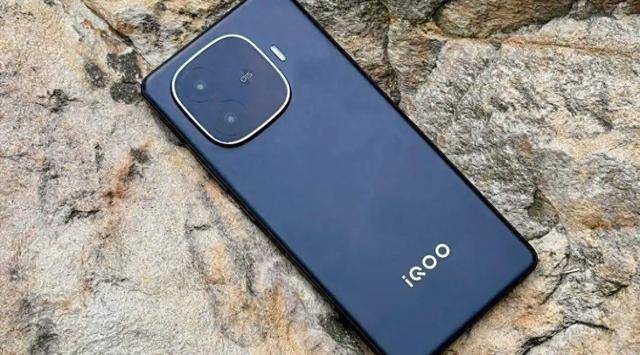 vivo悄然上架新機,6400mAh+驍龍8sGen3,僅售1899元還有雙頻GPS