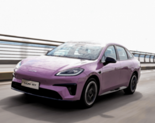 “大電池長續(xù)航”下探至12萬元級,埃安兩款新車向競品施壓