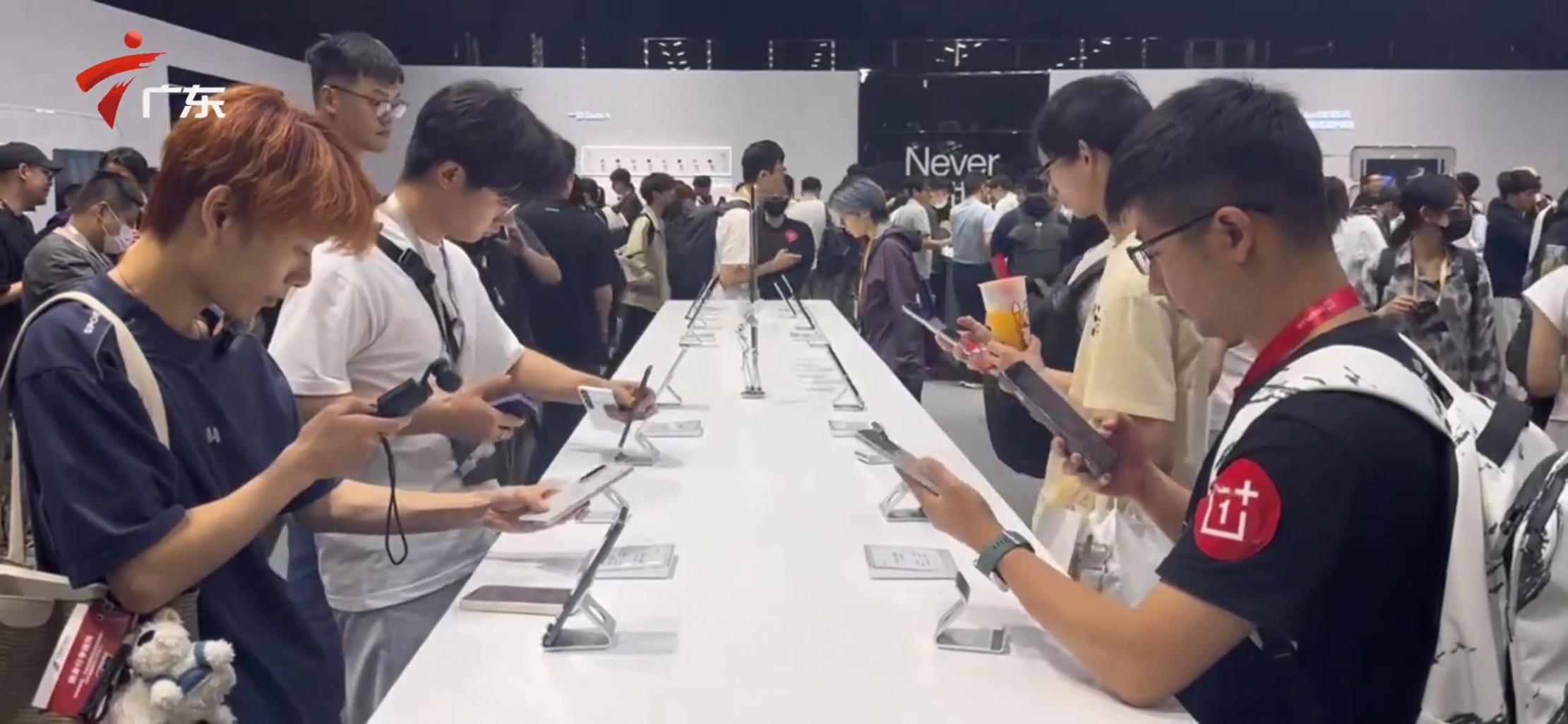 一加發布行業首臺“電競三芯”旗艦一加 Ace 5 至尊版