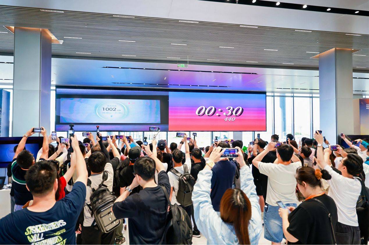 比亞迪漢家族交付破百萬,漢L賽道體驗日引爆性能狂歡