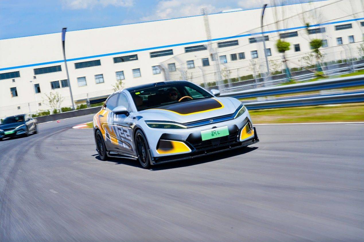 比亞迪漢家族交付破百萬,漢L賽道體驗日引爆性能狂歡