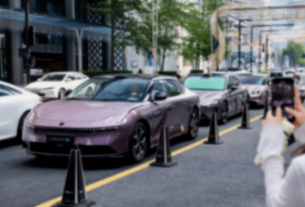 領(lǐng)克10 EM-P現(xiàn)身街頭,長(zhǎng)超5米+530馬力,配冰箱+小桌板