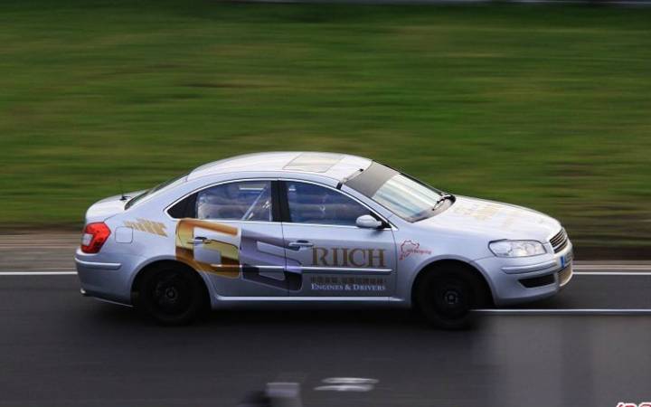 7月15日,吉利汽車與極氪正式簽署合并協(xié)議,極氪從紐交所退市成為吉利全資子公司