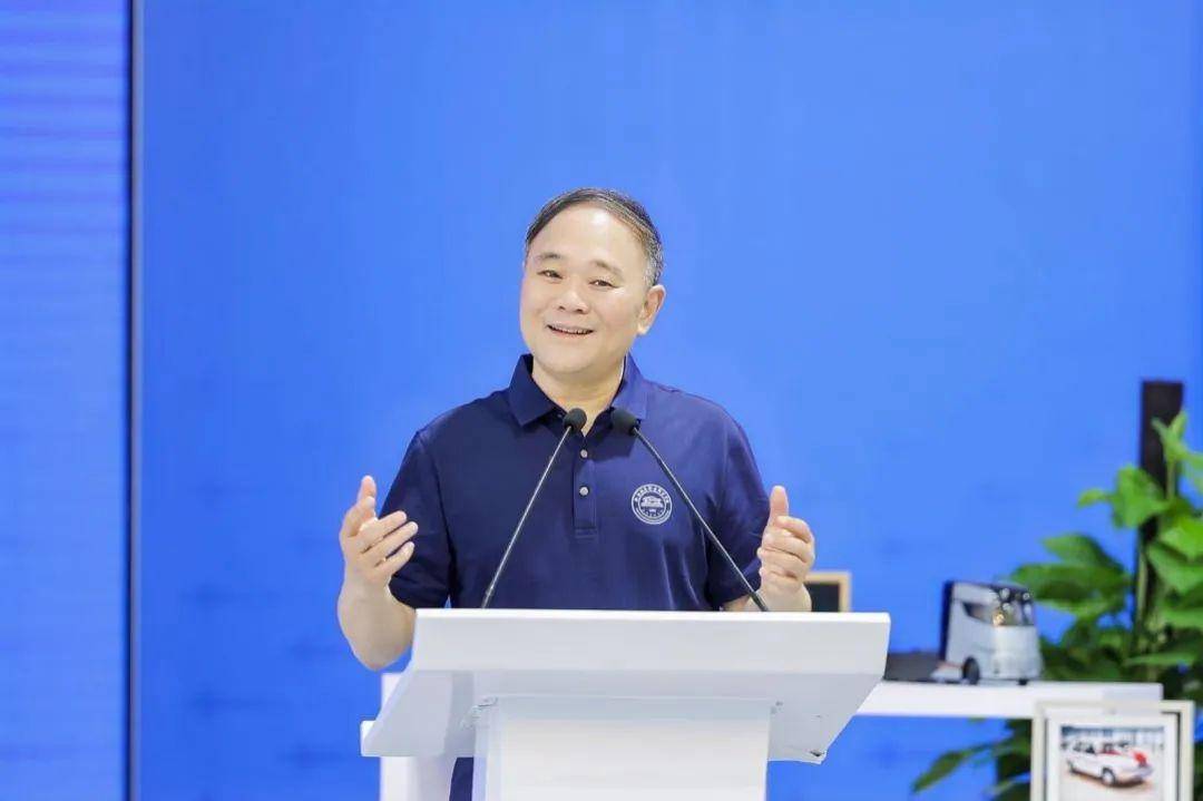 7月15日,吉利汽車與極氪正式簽署合并協(xié)議,極氪從紐交所退市成為吉利全資子公司