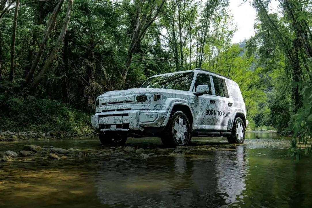 越來越“衛(wèi)士”iCAR V27官方諜照發(fā)布/8月1日首秀