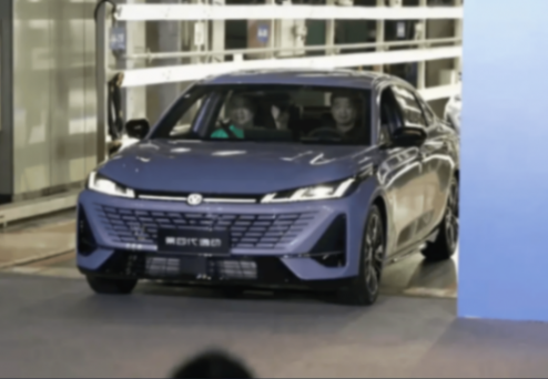 提供1.5T燃油/1.5升插混版可選 長安第四代逸動正式下線