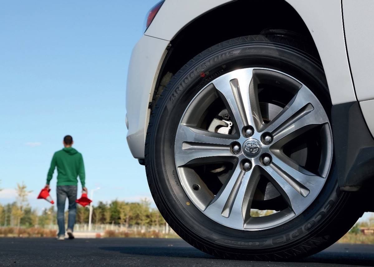 被吊打了兩年的軒逸、朗逸,還是家用車銷量冠軍!