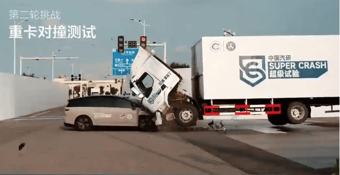 對撞卡車引爭議,理想i8碰撞測試是一場演過了的“秀”?