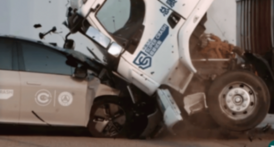 深夜回應(yīng)i8和卡車對撞測試爭議!理想汽車與中國汽研接連發(fā)聲背后:第三方機構(gòu)測試需要公證嗎?