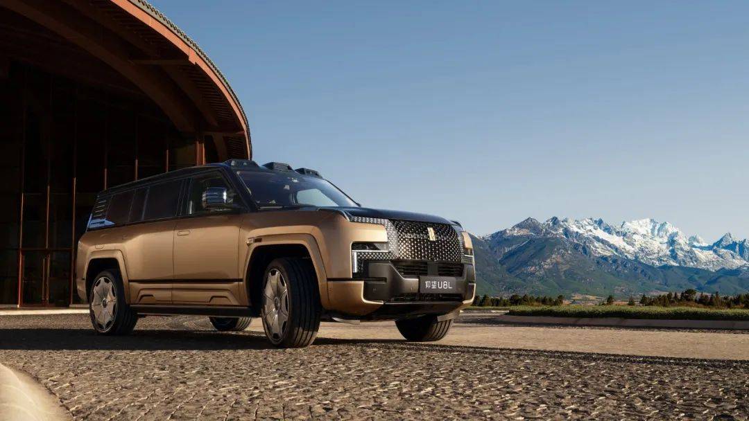 真中式奢侈品級(jí)豪車首秀 仰望U8L鼎世版預(yù)售130萬(wàn)元