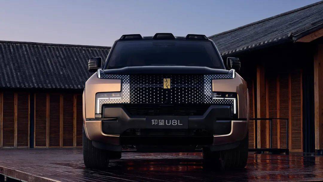 真中式奢侈品級(jí)豪車首秀 仰望U8L鼎世版預(yù)售130萬(wàn)元