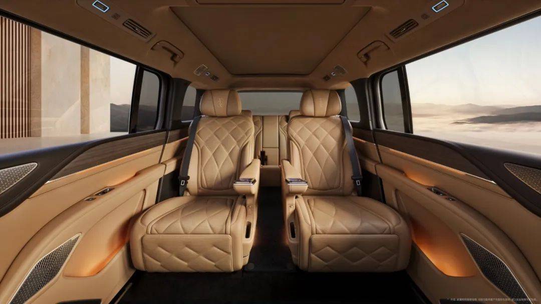 真中式奢侈品級(jí)豪車首秀 仰望U8L鼎世版預(yù)售130萬(wàn)元