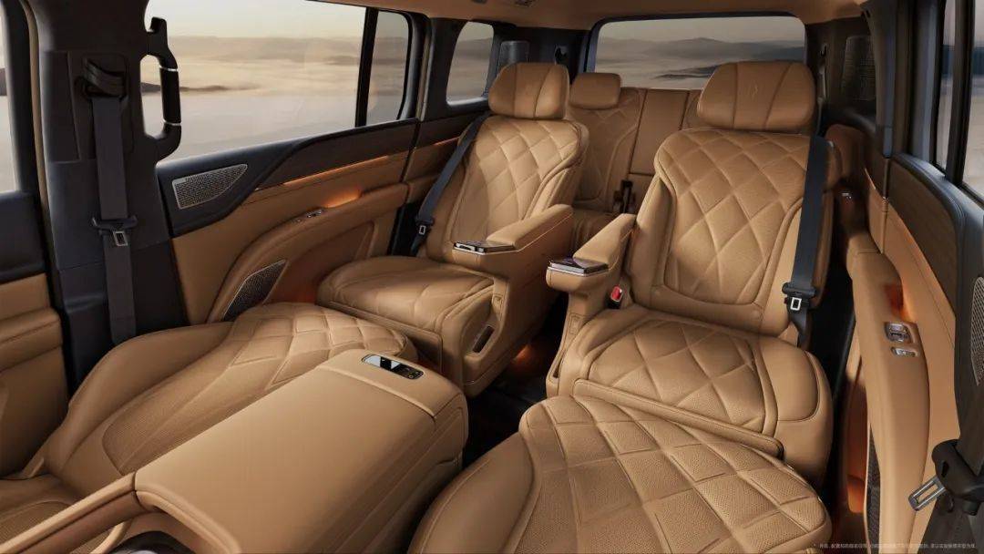 真中式奢侈品級(jí)豪車首秀 仰望U8L鼎世版預(yù)售130萬(wàn)元